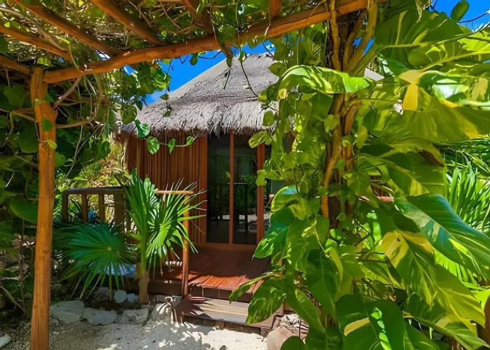 Stunning 6 Private & Ph /wifi/ac/pool/gym.